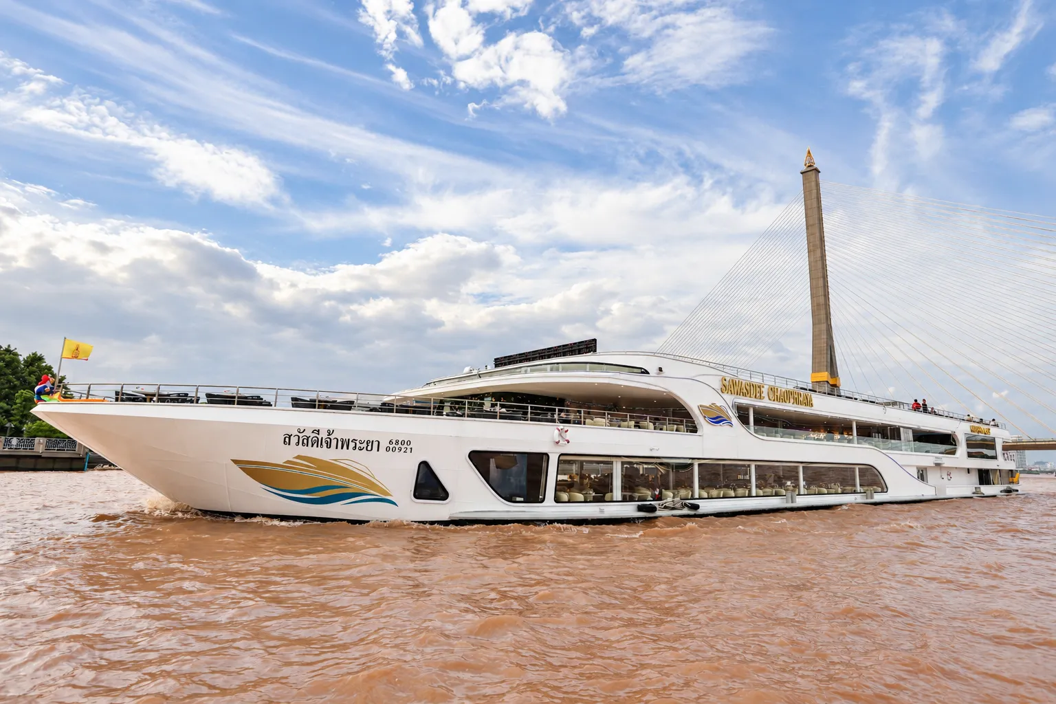 เรือสำราญสวัสดีเจ้าพระยา เรือสวยมีที่นั่ง 3 ชั้น